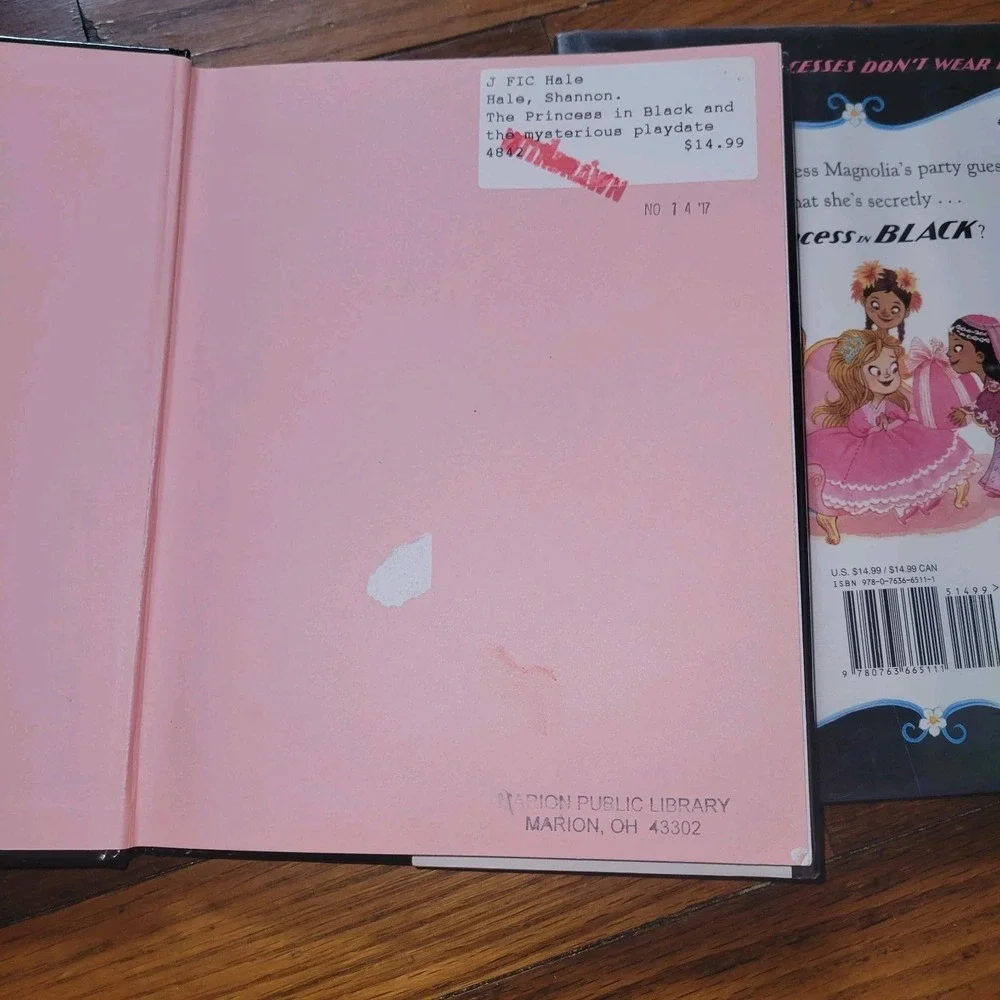 Princess‎ in Black Book Lot 2 Hardcover Ex Library Shannon Dean Hale LeUyen Pham